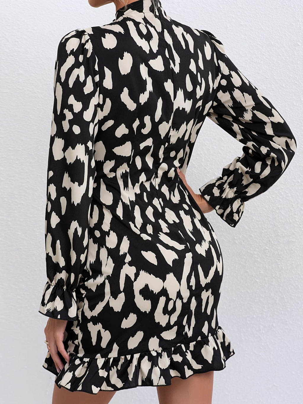 Damen plissiertes Mini-Kleid mit Mock Neck