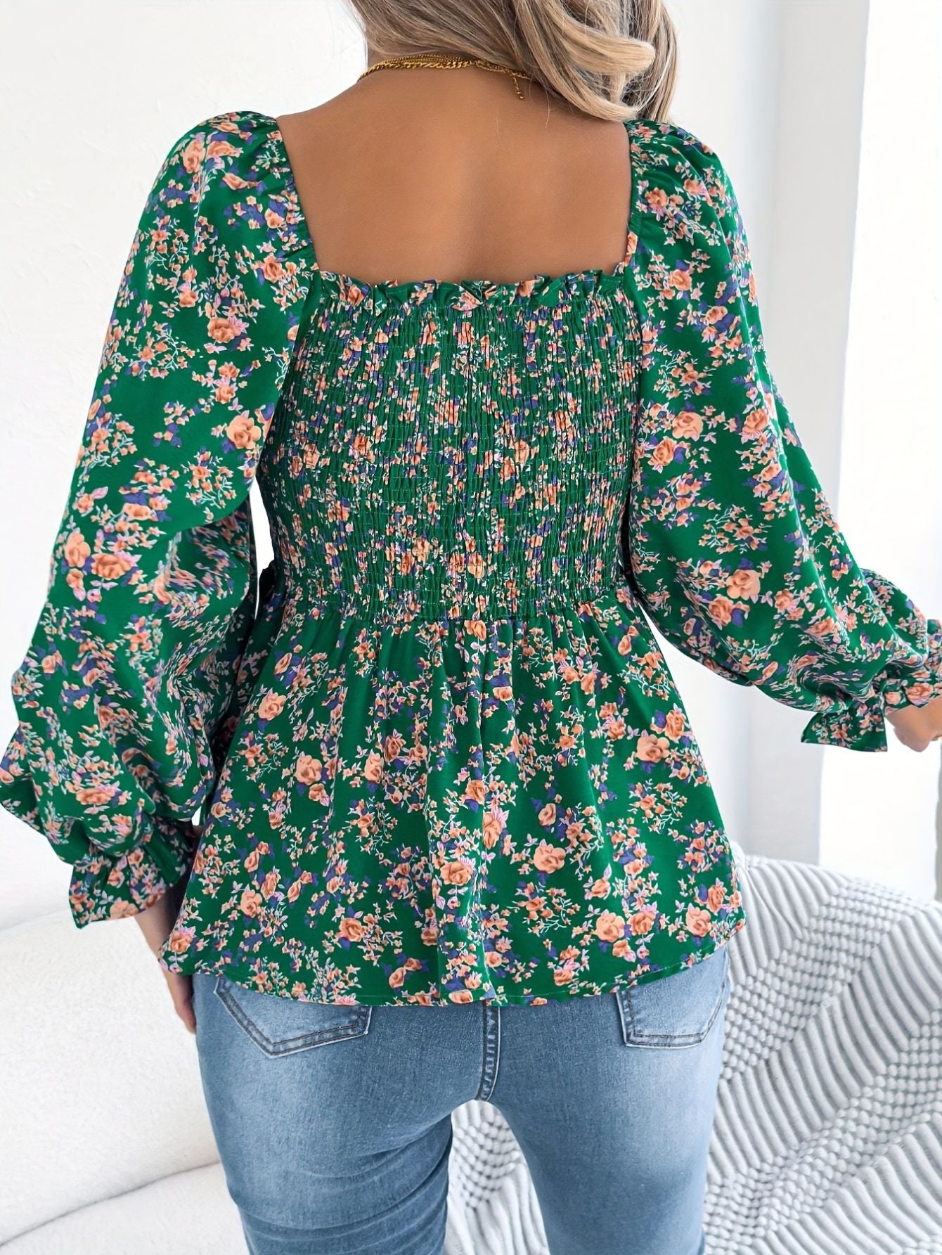 Damen Bluse mit quadratischem Ausschnitt und Rüschen-Details