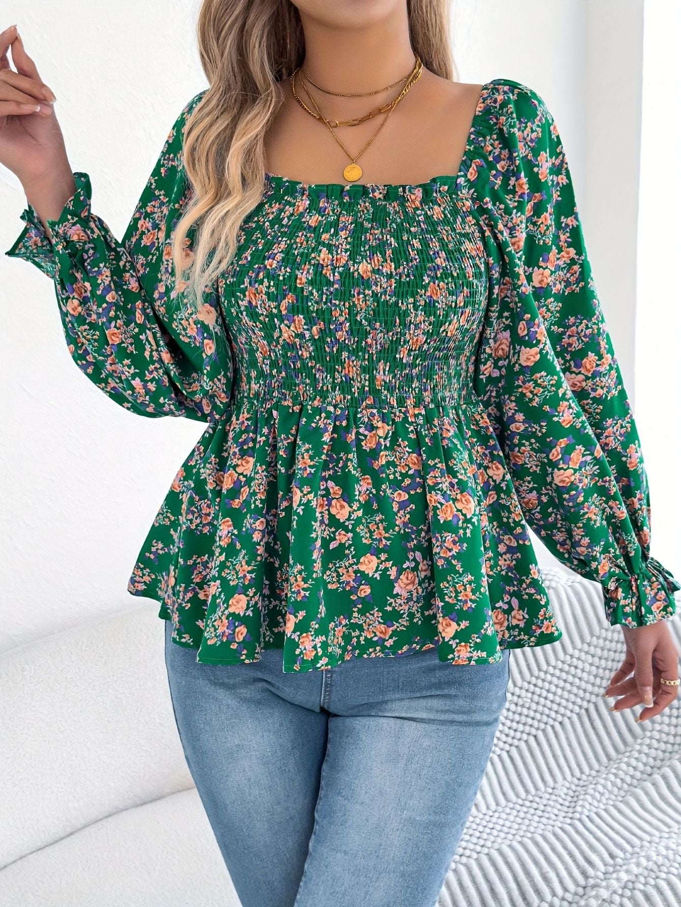 Damen Bluse mit quadratischem Ausschnitt und Rüschen-Details
