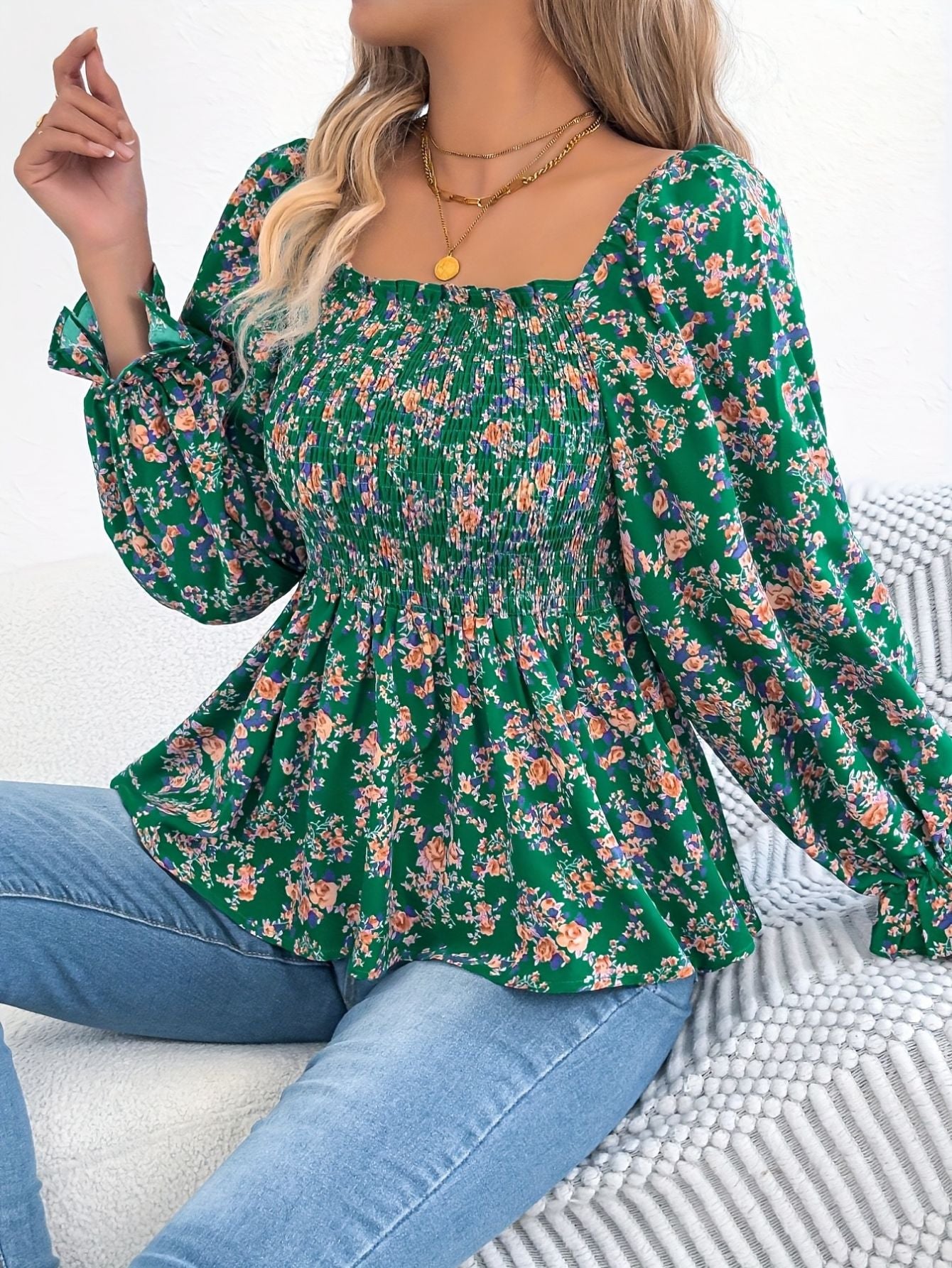 Damen Bluse mit quadratischem Ausschnitt und Rüschen-Details
