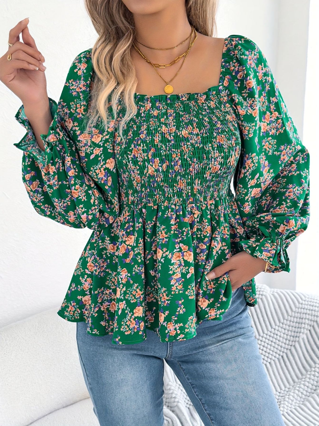 Damen Bluse mit quadratischem Ausschnitt und Rüschen-Details