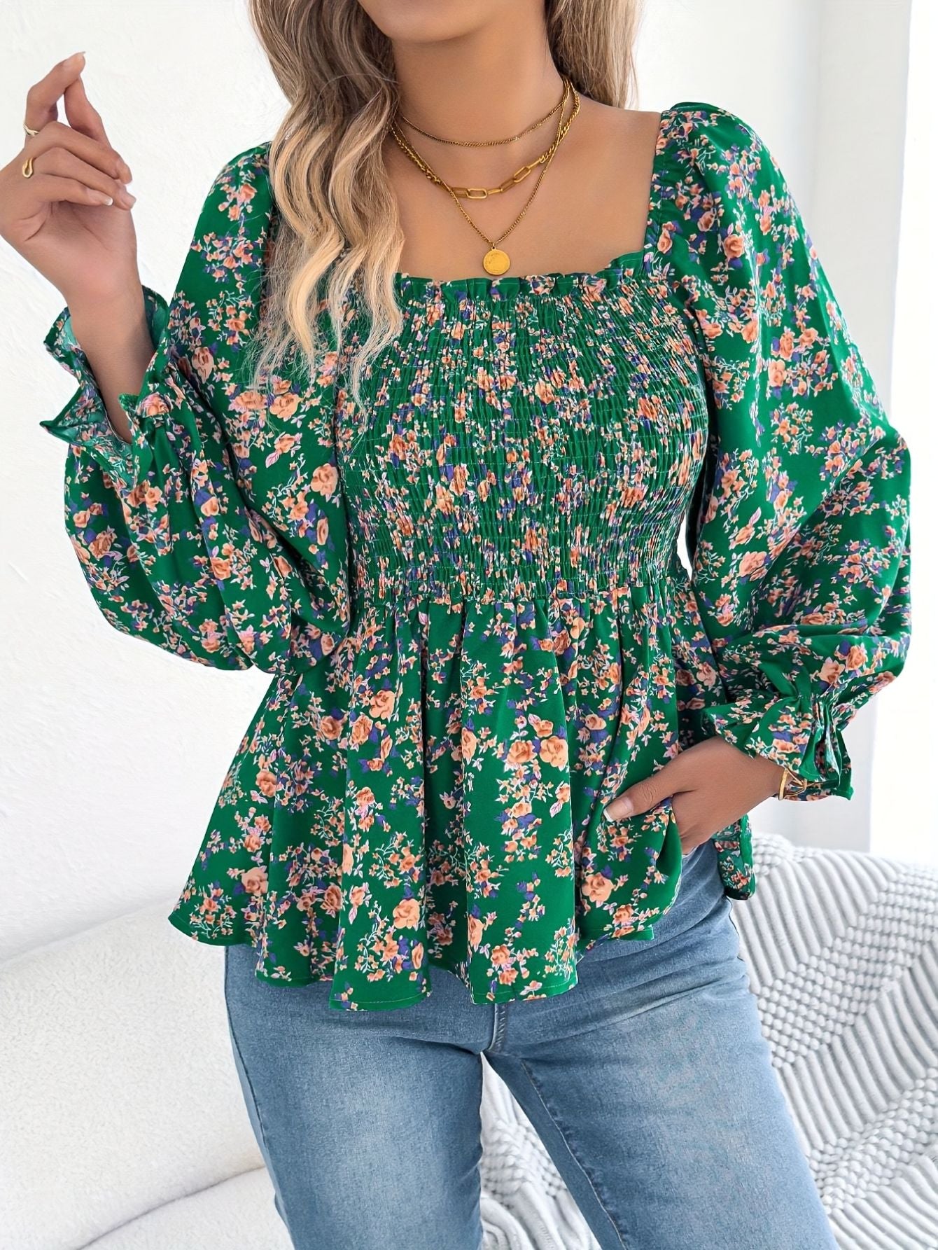 Damen Bluse mit quadratischem Ausschnitt und Rüschen-Details