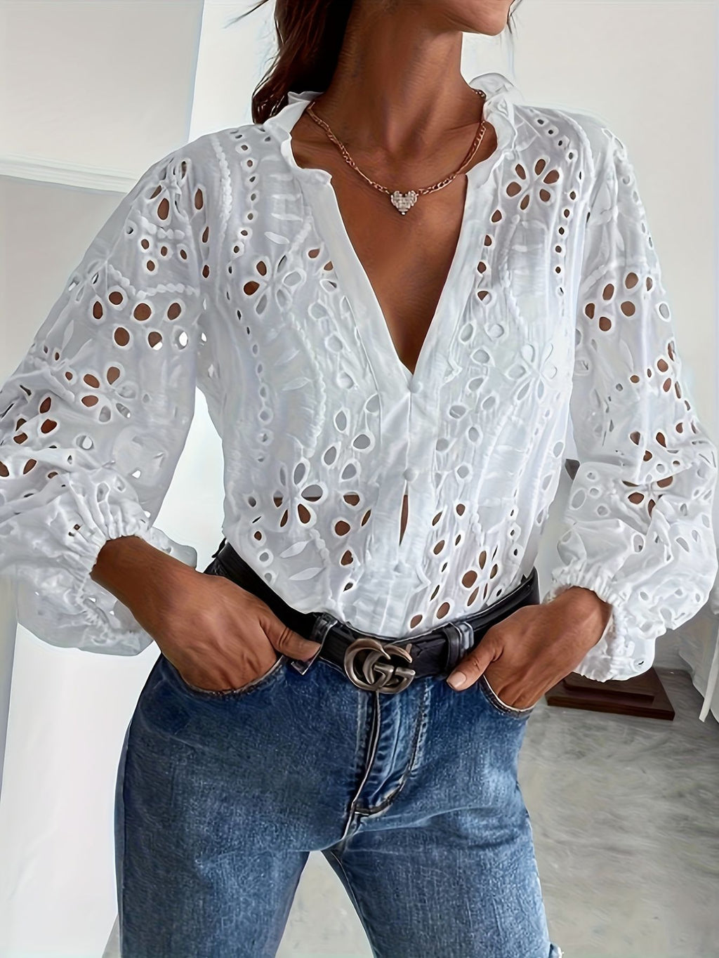 Damen-Bluse mit V-Ausschnitt und Rüschenärmeln